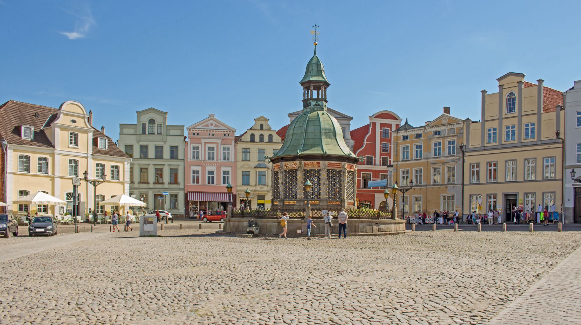 Historischer Marktplatz mit Wasserkunst Wismar