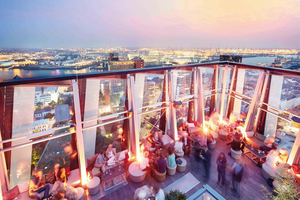 Spritziges Ranking in luftiger Höhe:
Das sind die besten Rooftop-Bars in Deutschland